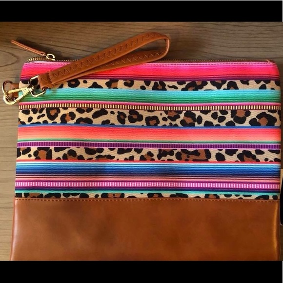 SOLD✨New✨Leopard & Serape Wristlet! - Picture 2 of 5